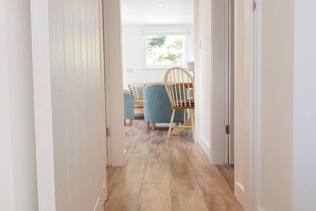 Iscraig Bach-Cosy 2 Bed Apartment-Close To Beach Trearddur Exterior photo