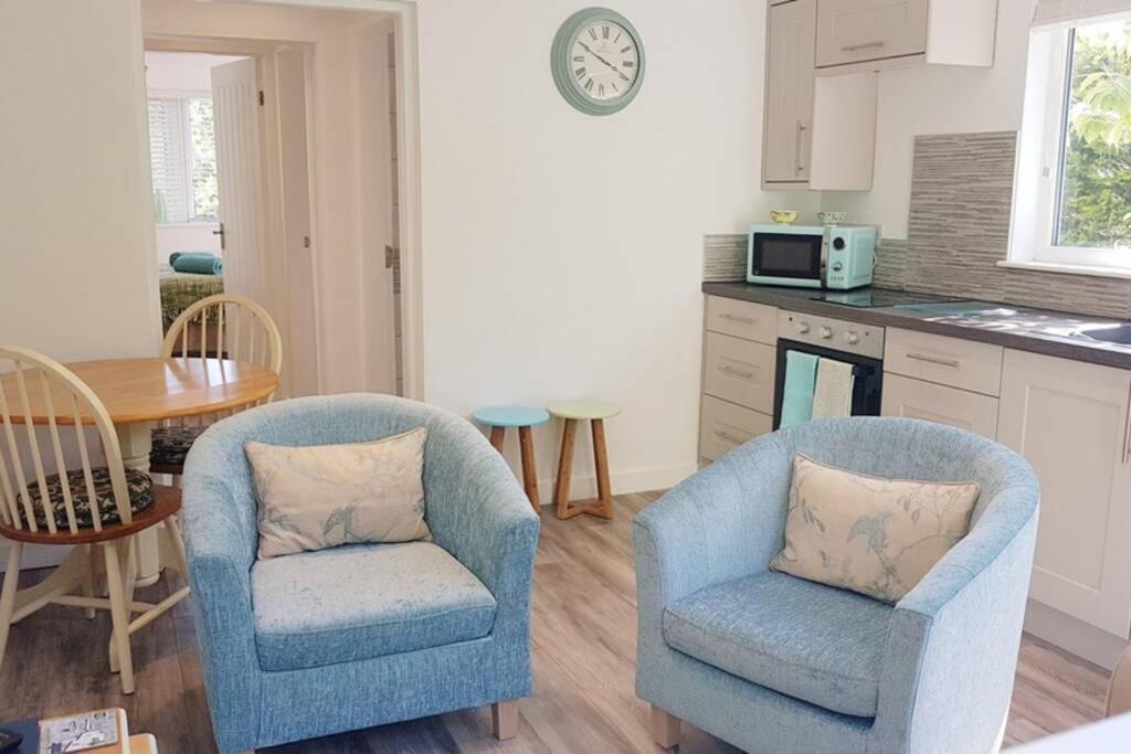 Iscraig Bach-Cosy 2 Bed Apartment-Close To Beach Trearddur Exterior photo