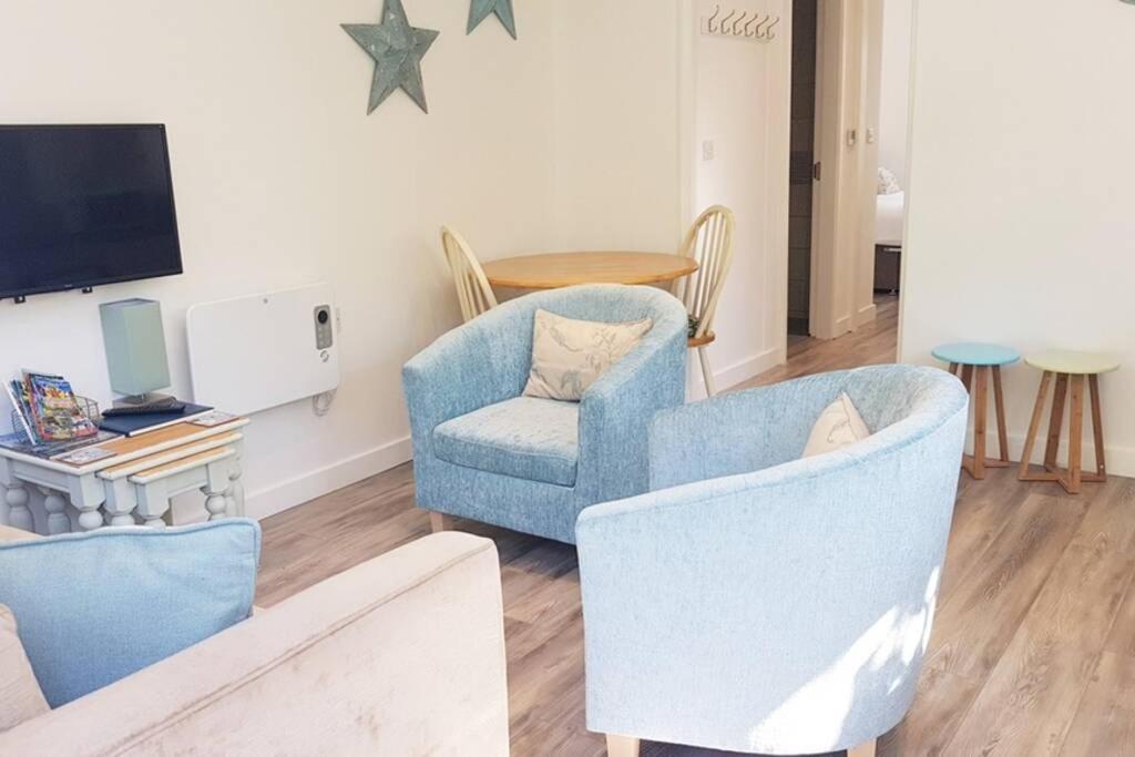 Iscraig Bach-Cosy 2 Bed Apartment-Close To Beach Trearddur Exterior photo
