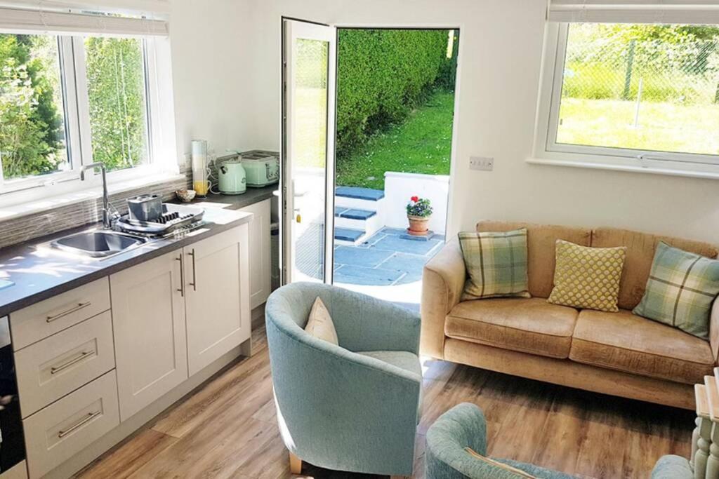 Iscraig Bach-Cosy 2 Bed Apartment-Close To Beach Trearddur Exterior photo