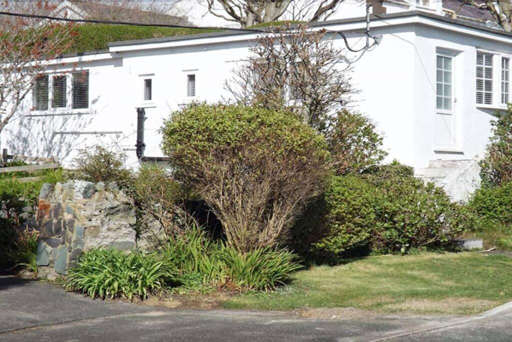 Iscraig Bach-Cosy 2 Bed Apartment-Close To Beach Trearddur Exterior photo
